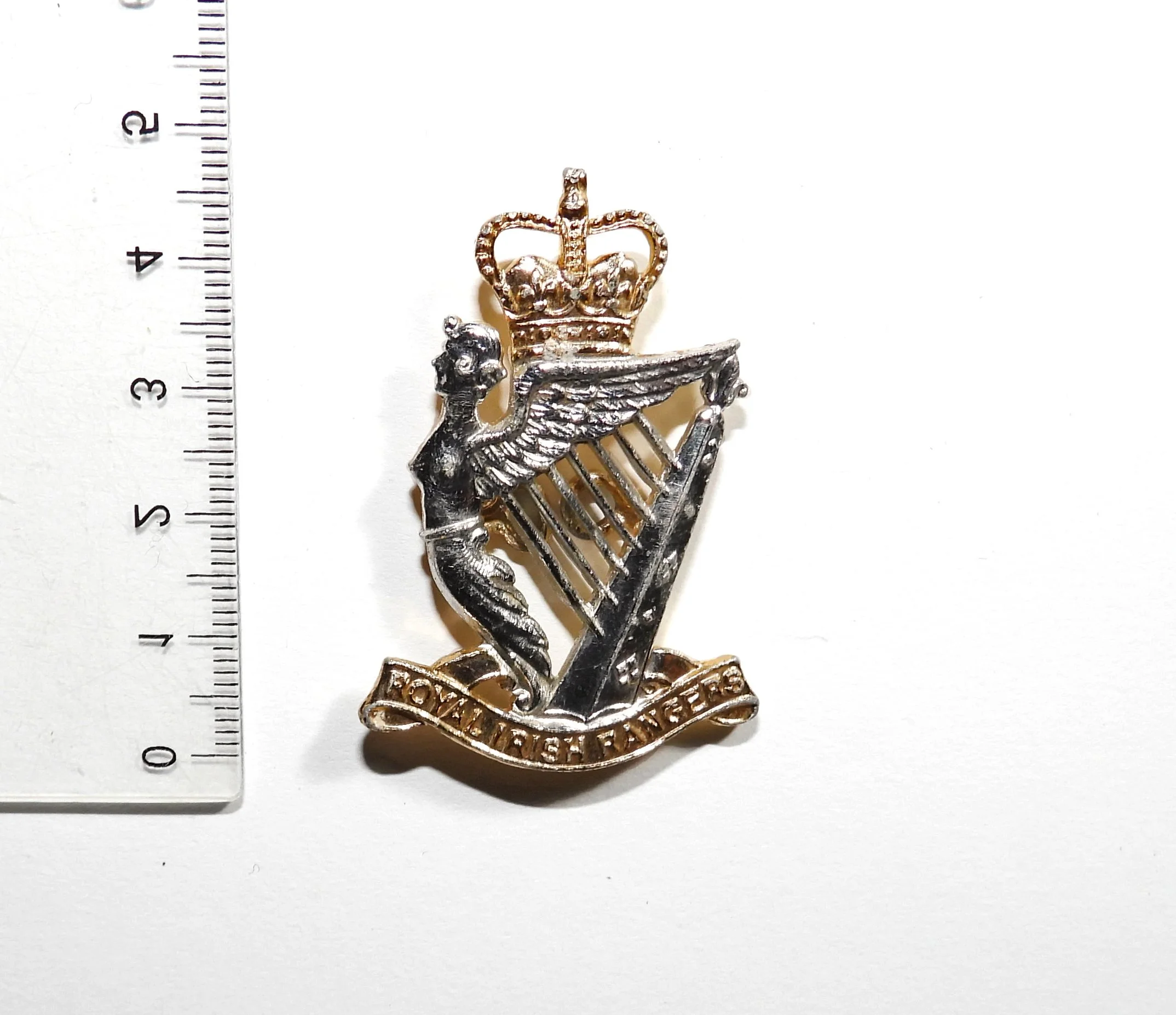 Royal Irish Rangers Cap Badge. United Kingdom.