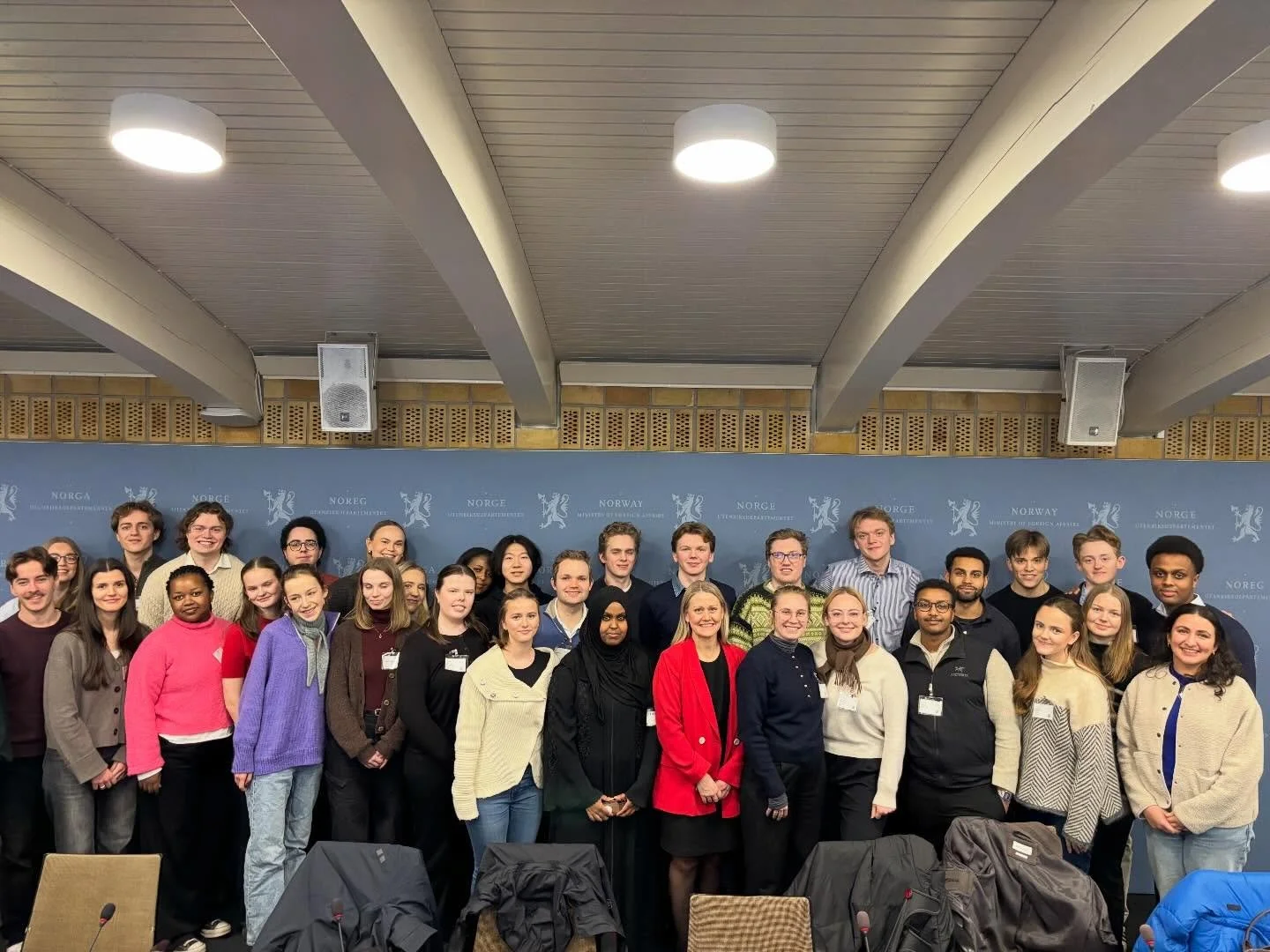 I g&aring;r var vi i Utenriksdepartementet og m&oslash;tte statssekret&aelig;r Astrid Bergm&aring;l 💬🇪🇺 (Ekstra stas: Astrid har selv sittet i sentralstyret i Europeisk Ungdom!)

Samtalen handlet om Norges forhold til EU i en ny tid: handelspoliti