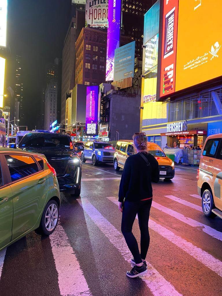 jtravel-julie-thomas-new-york-city-big-apple-times-square.jpg
