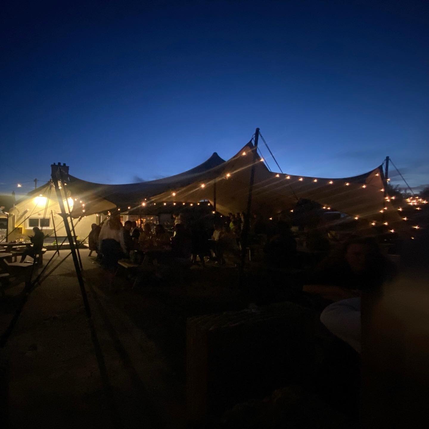 TONIGHT! Come together for a street food soir&eacute;e under the stars @threegoldencupssoutherndown - a beautiful rural pub nestled in the village of Southerndown, overlooking Dunraven Bay; part of a mini festival held at the pub all weekend with liv