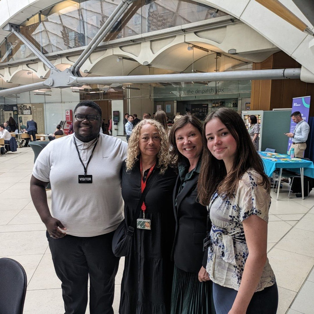 It was a pleasure to meet with the 
@childrenscommissioner and her ambassadors, Poppy and Emmanuel this week.

We talked about the impact that rising levels of child poverty are having on young people in Liverpool and across England and the urgent st