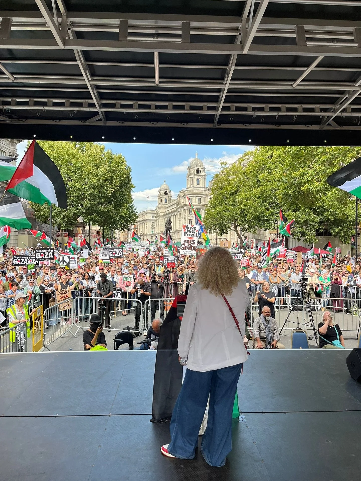 This week, I wrote to the Foreign Secretary to condemn the decision to invite President Herzog to the UK.
Today, I was proud to stand with thousands on the streets of London, marching in solidarity for peace & justice alongside @palestinesolida