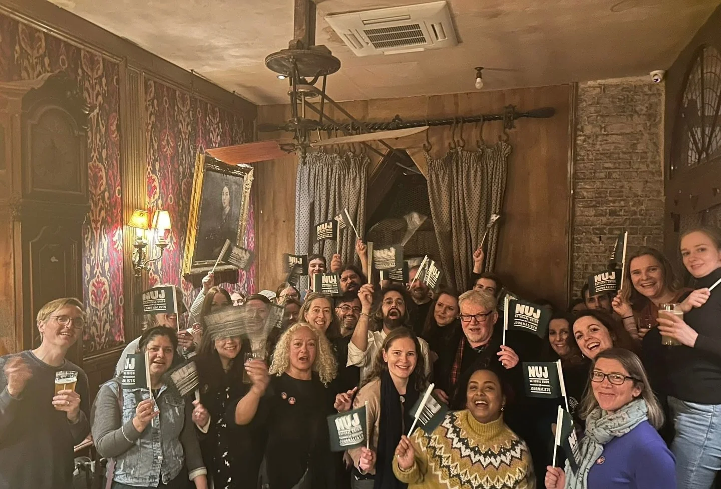 Congratulations to staff at the Lancet and Cell Press journals on winning their recognition agreement with Elsevier! Brilliant to see workers fighting back against low pay and high workloads.

Was proud to celebrate this huge achievement with @nujoff
