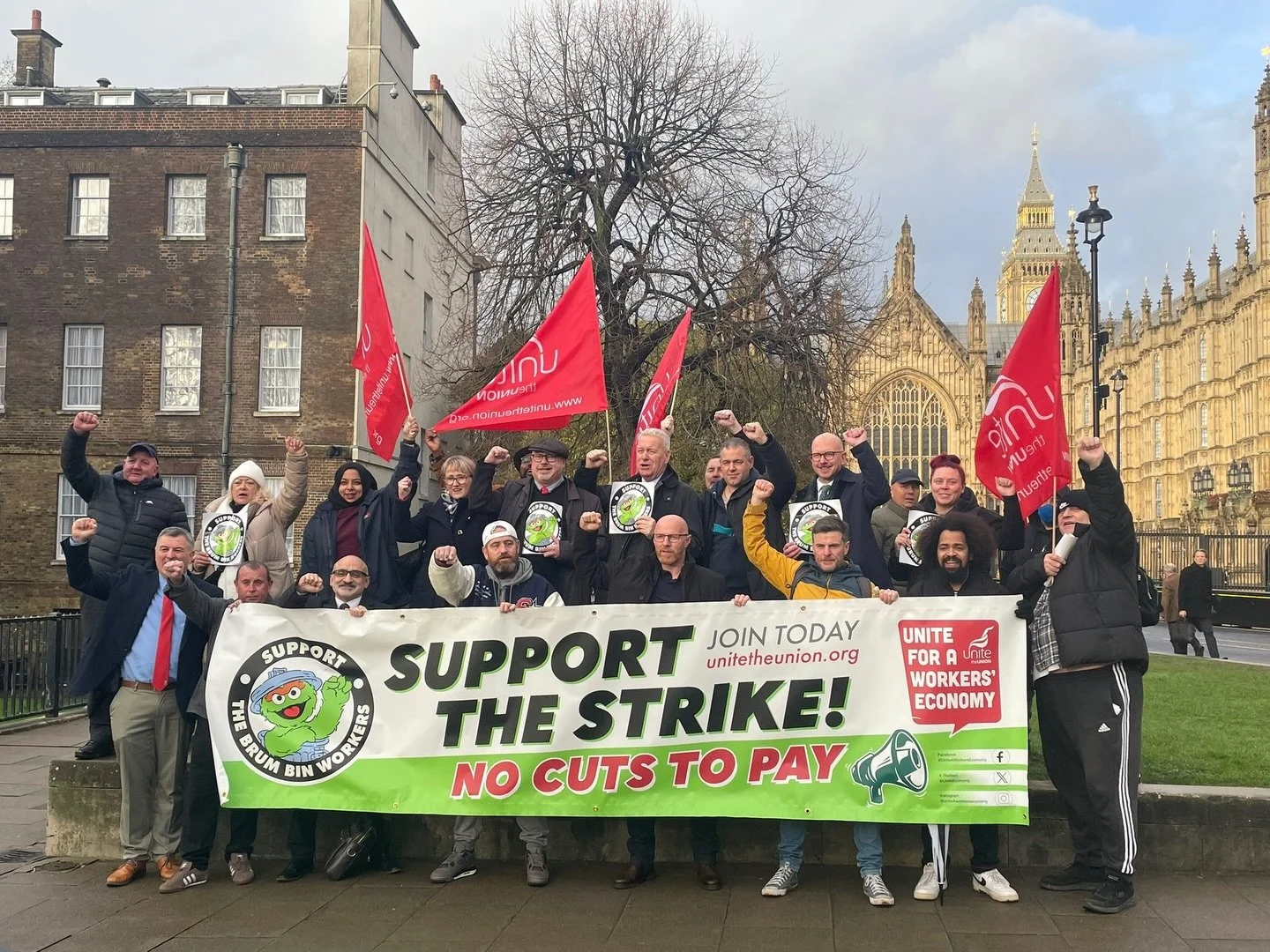 Solidarity with the Birmingham bin strikers! ✊

This dispute has gone on far too long. The Government must urgently step in and help bring about a fair settlement.

#BirminghamBinStrike