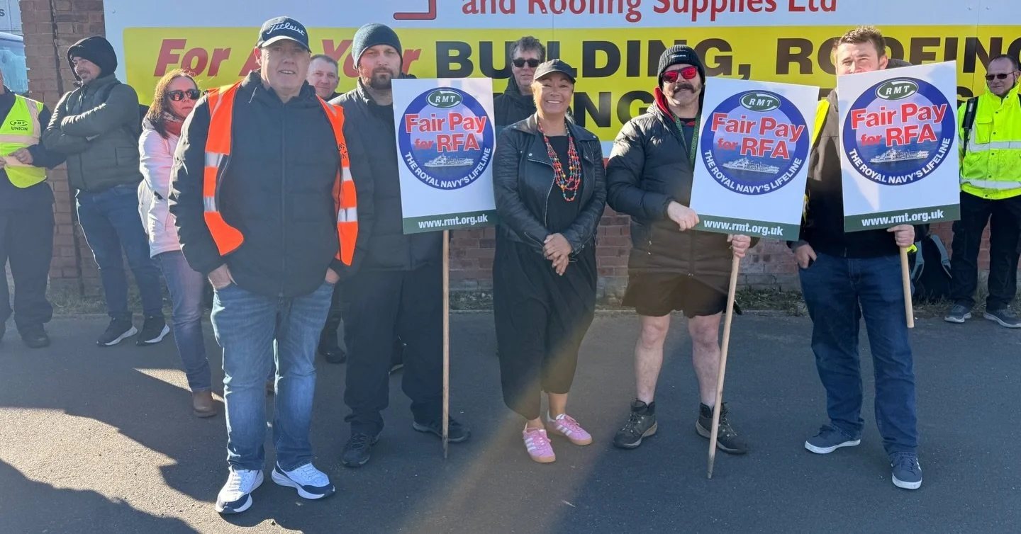 Proud to stand alongside @rmtunion RFA workers on today&rsquo;s picket line in their fight for fair pay ✊🏽

#FairPayForRFA