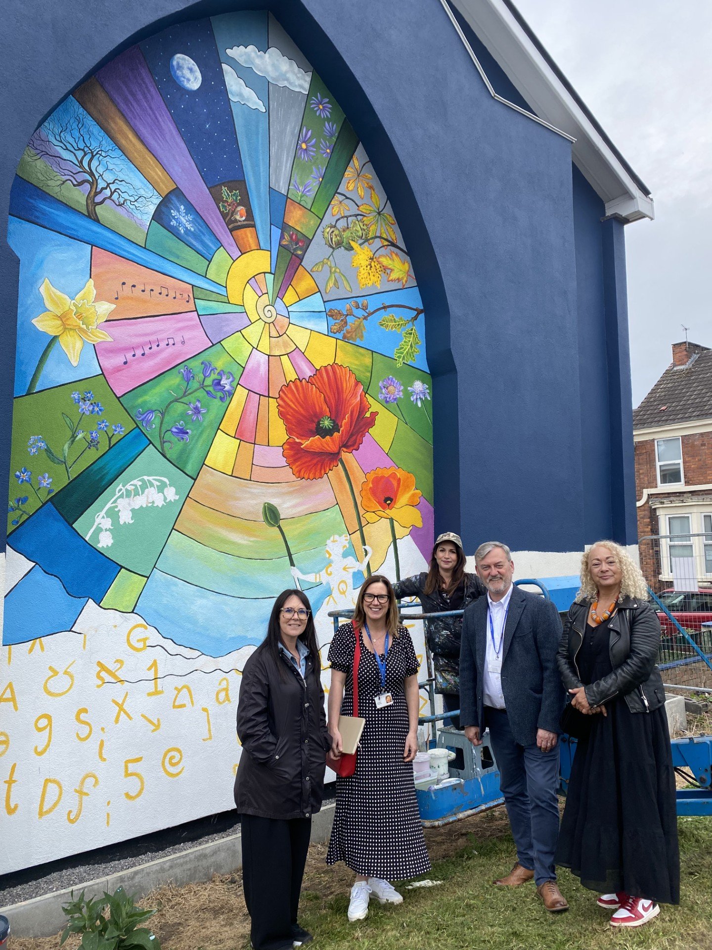 Lovely to join Onward Homes to see the stunning new mural being painted on Chirkdale Street in Kirkdale.

I couldn&rsquo;t resist getting stuck in with some painting myself - community projects like this are what make our neighbourhoods shine 🎨

The