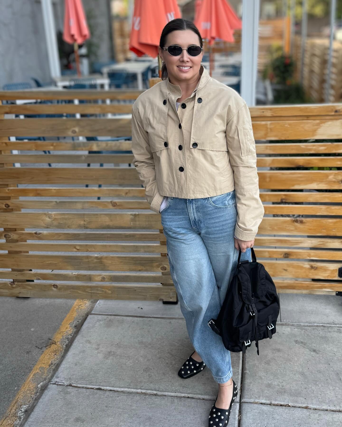 Loving the cropped trench trend🤍 Perfect day to wear it!  @bumbershute  #personalstylist #springtrends #ootd