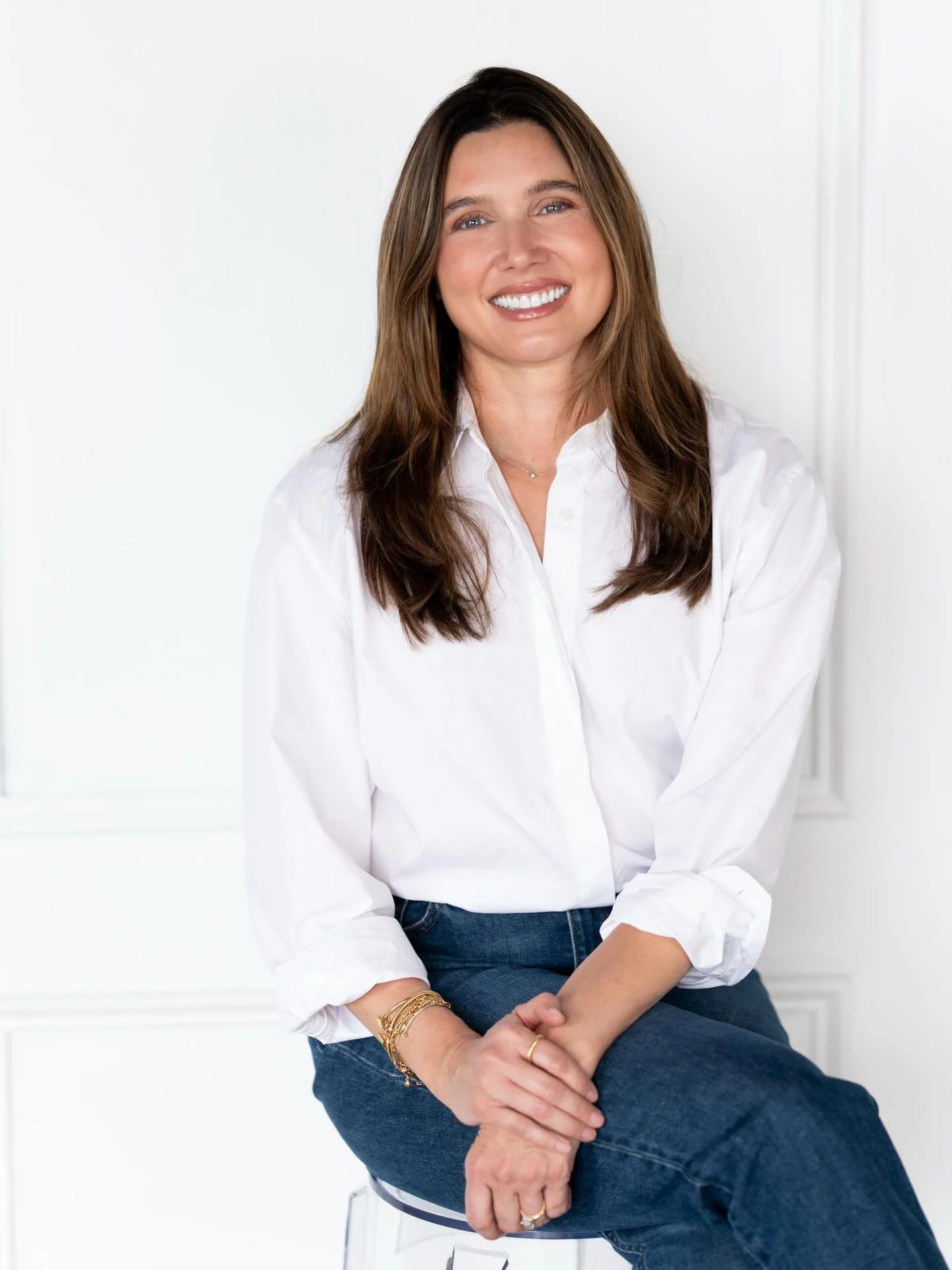 Let me reintroduce myself, my name is Krysta and fashion has always been my passion. During my time in the corporate world, I noticed so many incredible women struggling to express themselves through their style. Many were pressed for time or unsure 
