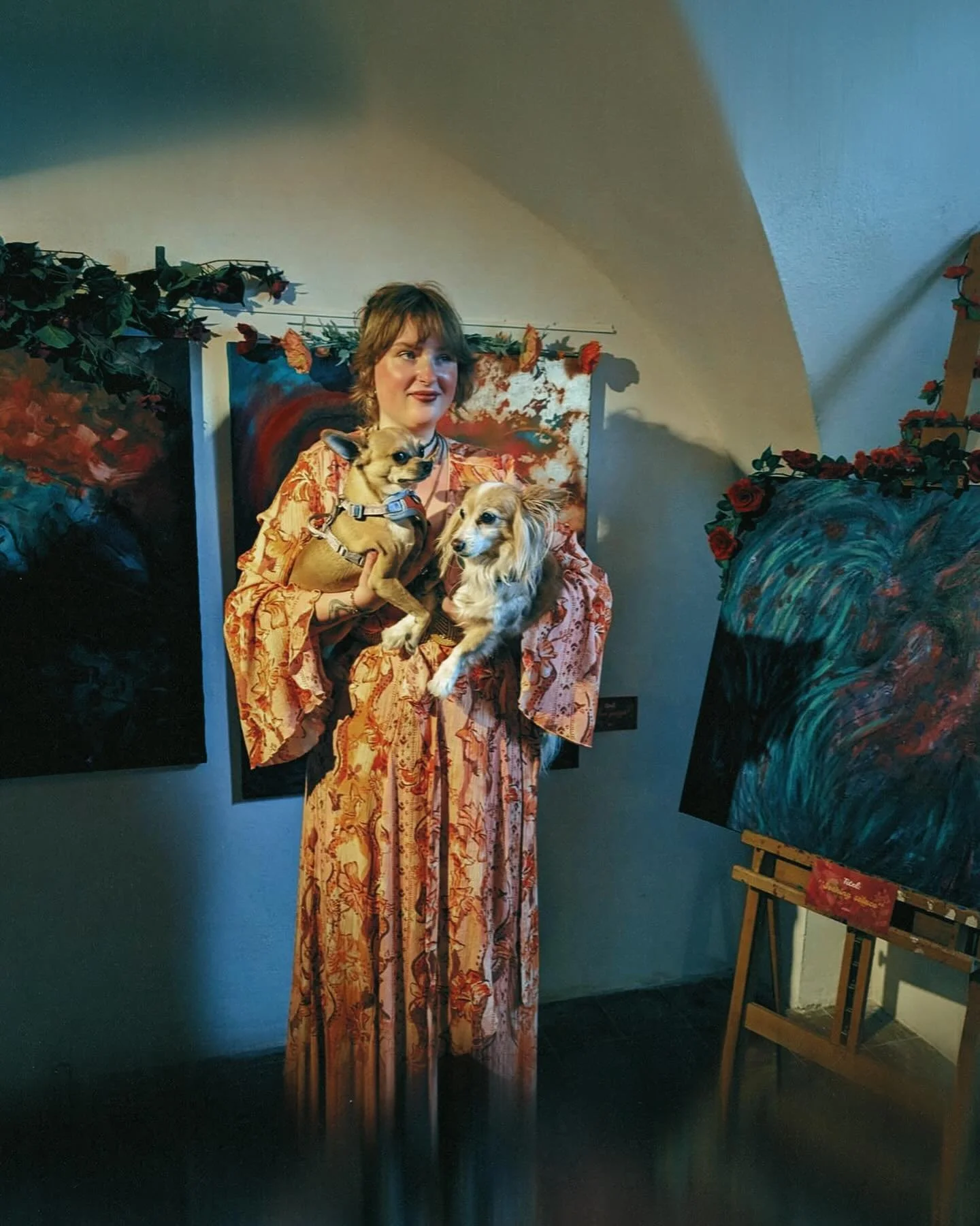 De expositie &ldquo;impact&rdquo; is geopend🌻 andere jonge kunstenaars en ik hebben allemaal onze eigen hoek in de kelder ingericht met onze werken die op dit moment relevant zijn. Kom een kijkje nemen; we zijn elke avond van maandag tot vrijdag geo