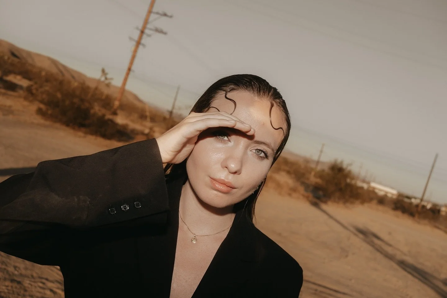 Hey I'm Jasmin, 24 years old and I am an artist from the Dolomites.
Early on, I discovered filming as a way to tell stories.

I&rsquo;m inspired by classic cinema, fashion and editorial compositions. My approach is rooted in the interplay of light, s