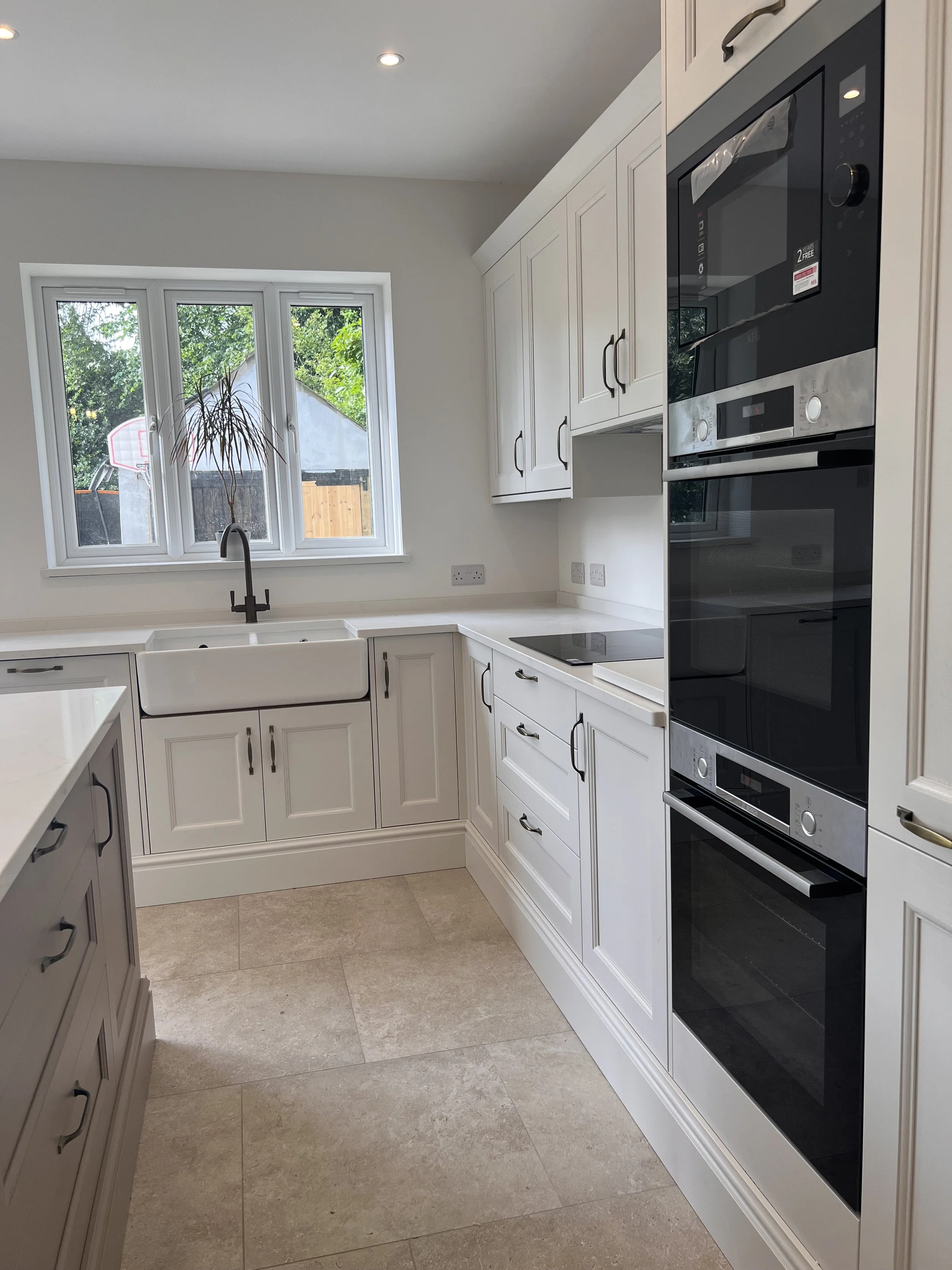 Howdens Elmbridge range dove grey doors with contrast mushroom island