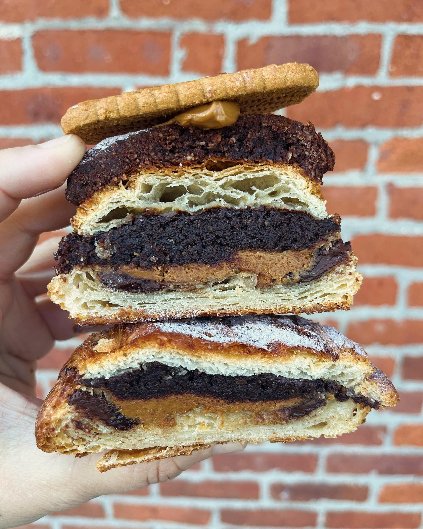 Cookie Butter Strikes Back! This is our twice baked cookie butter croissant 2.0 featuring crunchy @lotusbiscoffus cookie butter, chocolate almond frangipane, cookie butter pastry cream (yum!) topped with Maldon Salt and a whole biscoff cookie!
These 