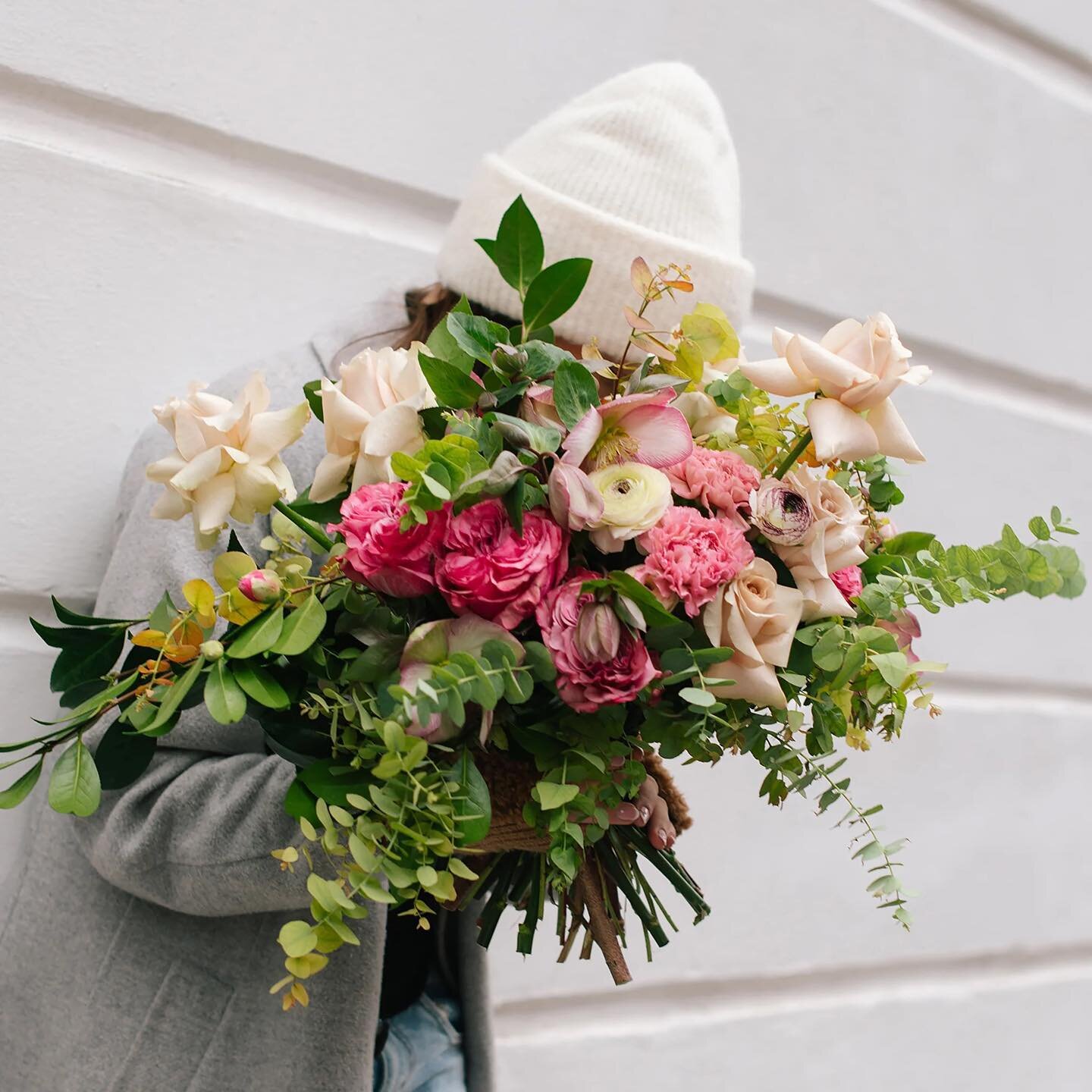 Happy Mothers Day to all the Mamas here and Mother figures 💕 Bouquet designed for @wildathearthq Mother’s Day e-commerce shoot 💫⭐️💫⭐️💫
