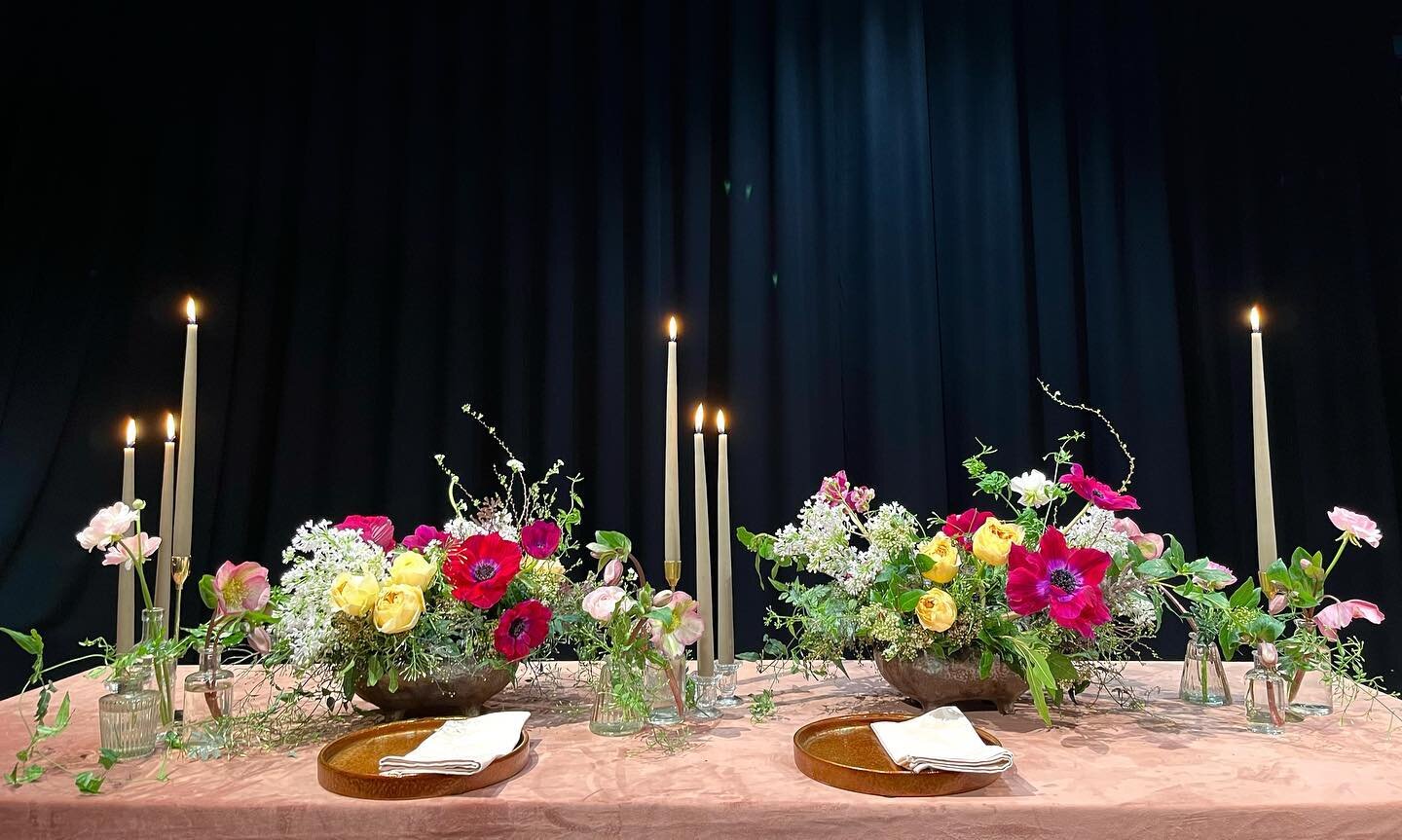 Lovely Saturday teaching @javier.bredee hope you both had a great day 🤍
#mcqueensflowerschool
#mcqueensflowers #londonflorist
#tablescapes #tablesetting #gardenstyle #tabledecoration #flowerschool #floralinstallation #floralinspiration
#instaflower