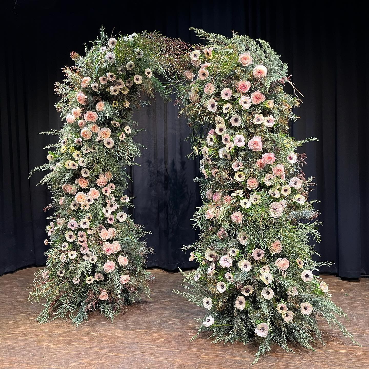Nice teaching this broken arch to the lovely @mcqueensflowerschool students. Hope you liked it! 🤍