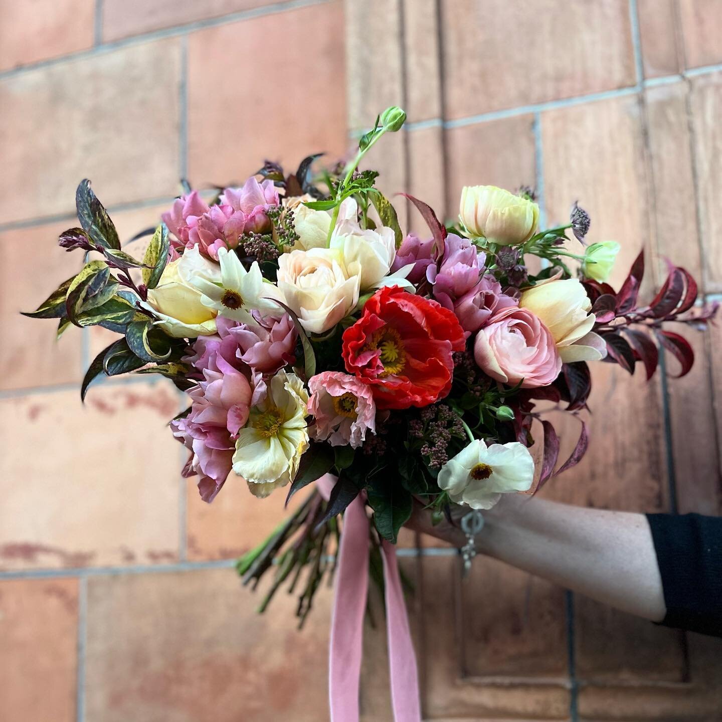 Cute bridal taught to the @mcqueensflowerschool students yesterday 🧡