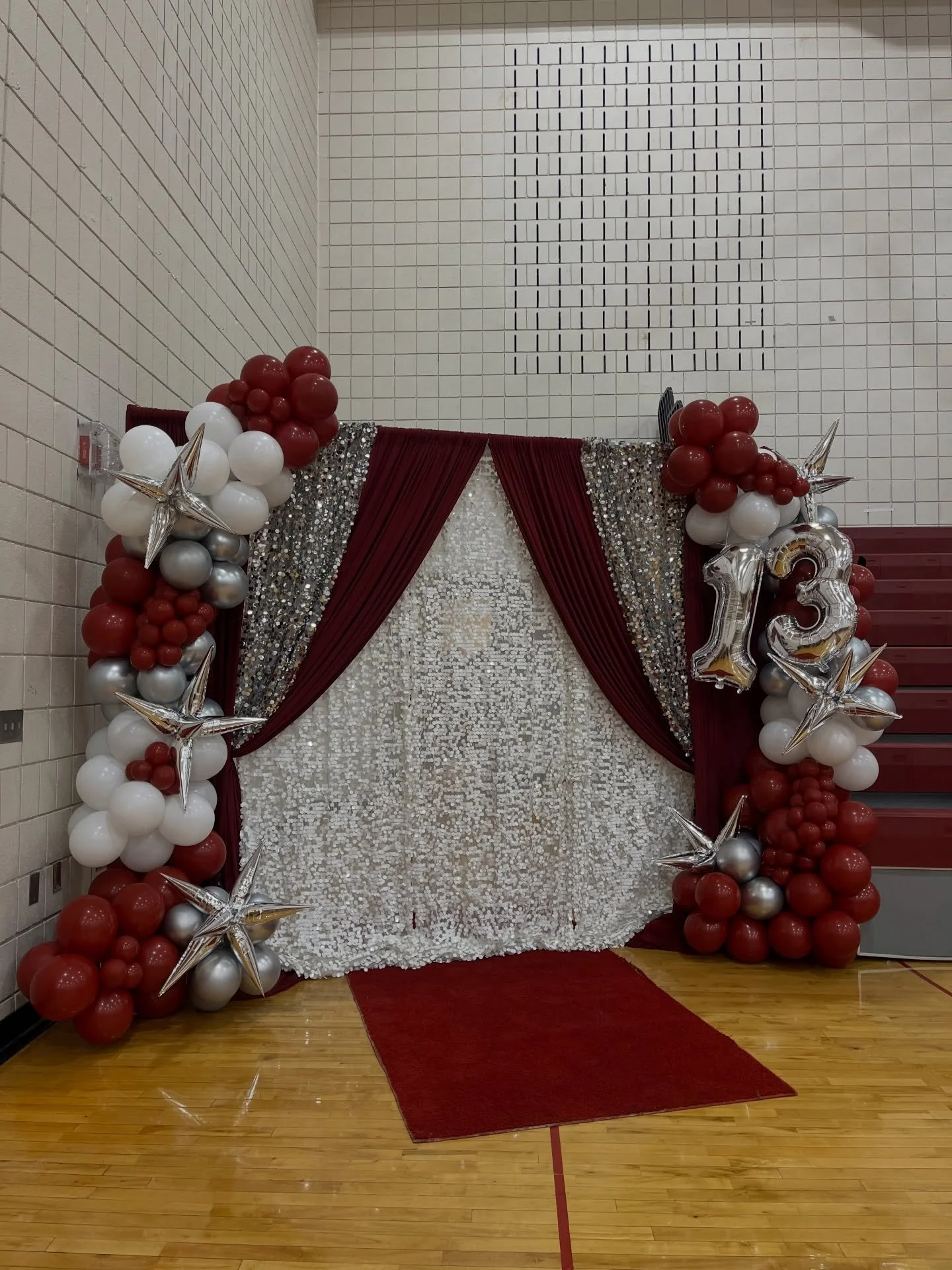 No matter how big or small the occasion is, we do it all!

Checkout this classic backdrop and organic balloon installation for the Harper Woods boys basketball senior night! ⛹🏾🏀💫

Want to make you next event exclusively EPIC? Inquire today using t