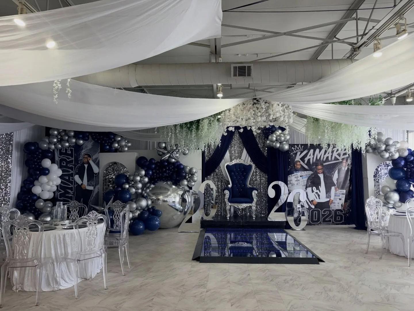 Kamare&rsquo;s Prom 2026 💙

A prom send off fit for a king 👑 Navy, silver, luxe details, custom installs, and a setup that spoke for itself 💙✨

Venue &amp; Styling: @epicentertainmentteam

#detroitevents #balloongarland #detroiteventplanner #detro