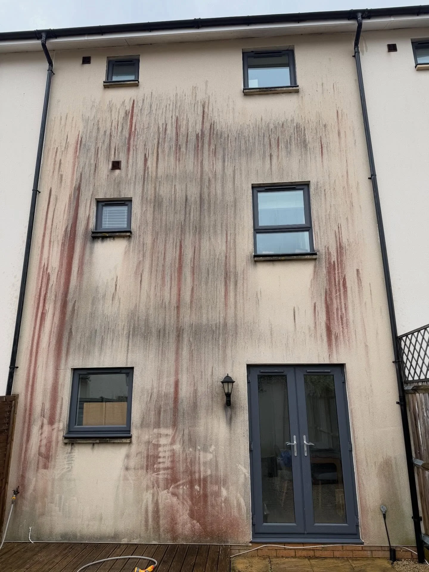 A must SWIPE! Client was over the moon when we transformed the look of her property with a full render restoration along  with the stone sills. As you can see in the 1st picture someone attempted to clean the render before us! Safe to say we have pro