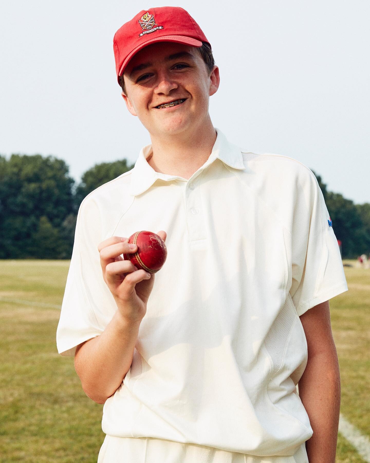 Week 7 saw a Stokey Cricket 1st. All 4 mens league sides were victorious, the 1s and 2s in dramatic style.
The 1s were on the show pitch, needing a win to kickstart the season. Batting first Stokey battled hard to get to 184 thanks to 47 from big JKS