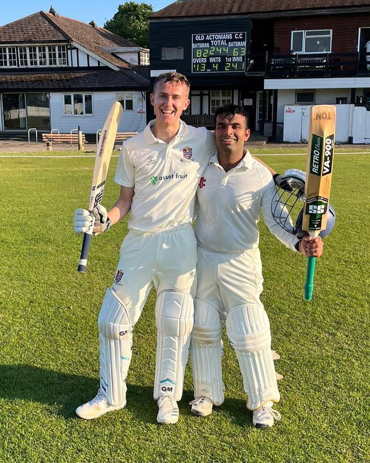 A 50 from men's 1s skip Dominic Haddock made sure Headstone Manor had something to think about, chasing 212. Unfortunately the bowling was not quite tight enough, going down by 4 wickets. 
The 2s, having conceding 241 on the road (and on a road) to e