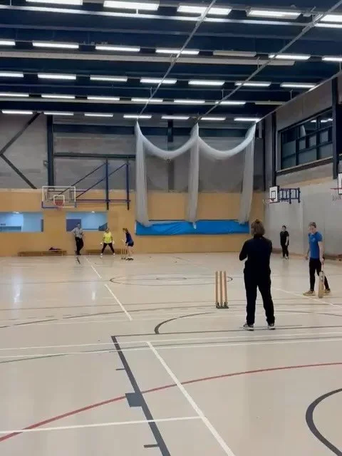 Fantastic session last week!🏏

Working hard on fielding before implementing it into an indoor game🖤❤️

#cricket #womenscricket #fielding #thisgirlcan #stokenewington