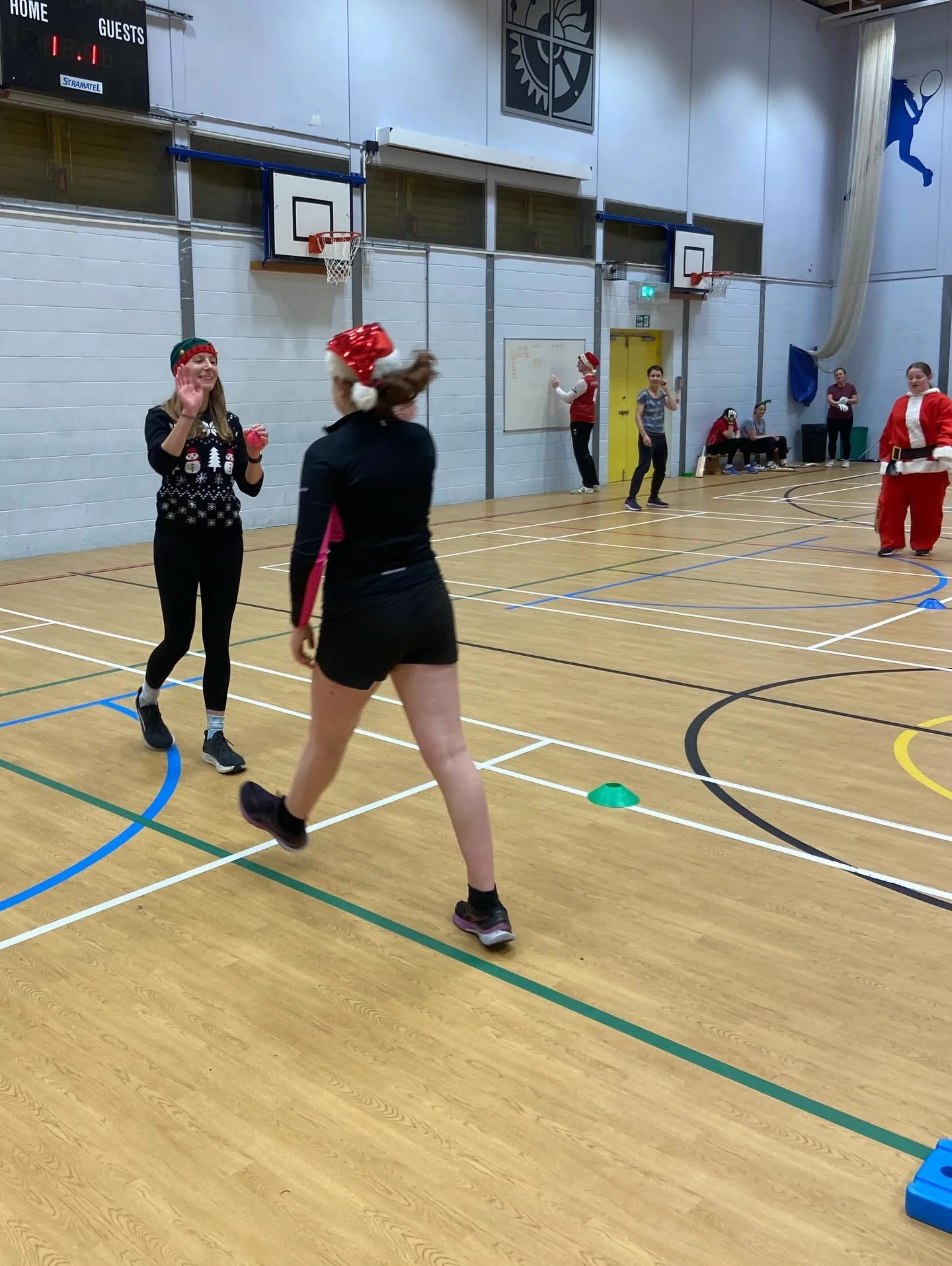 Merry Chri(ket)mas!!!🏏

A Festive Sunday evening session rounded off an amazing start to our 2025 indoor training! 
We even had a visit from Father Christmas 🎅xx

#cricket #attheheartofhackneycricket #christmascricket #thisgirlcan #womenscricket