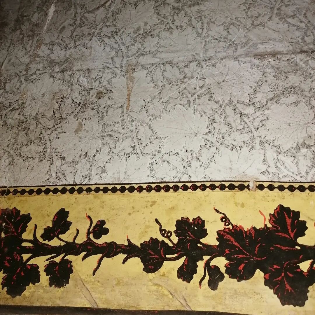 A recently rediscovered secret compartment in the Library at Westport House contains this striking Regency wallpaper and border, which were probably made by Dublin paper-stainer Patrick Boylan in 1817. The space is just large enough for one person to