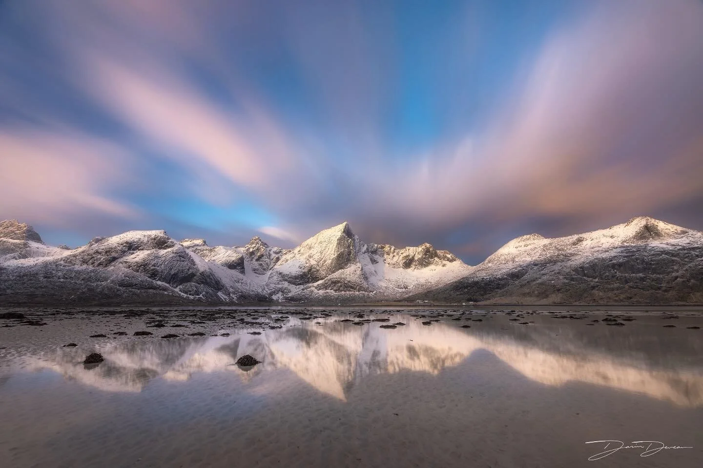 Spectacular sunrise in the Lofoten islands, Norway 🇳🇴 

Whenever you are on a trip like this, sunrises / sunsets are non-negotiable. 

Even if the weather looks iffy, you chase the light. Needless to say, waking up at 5am for this shot was incredib