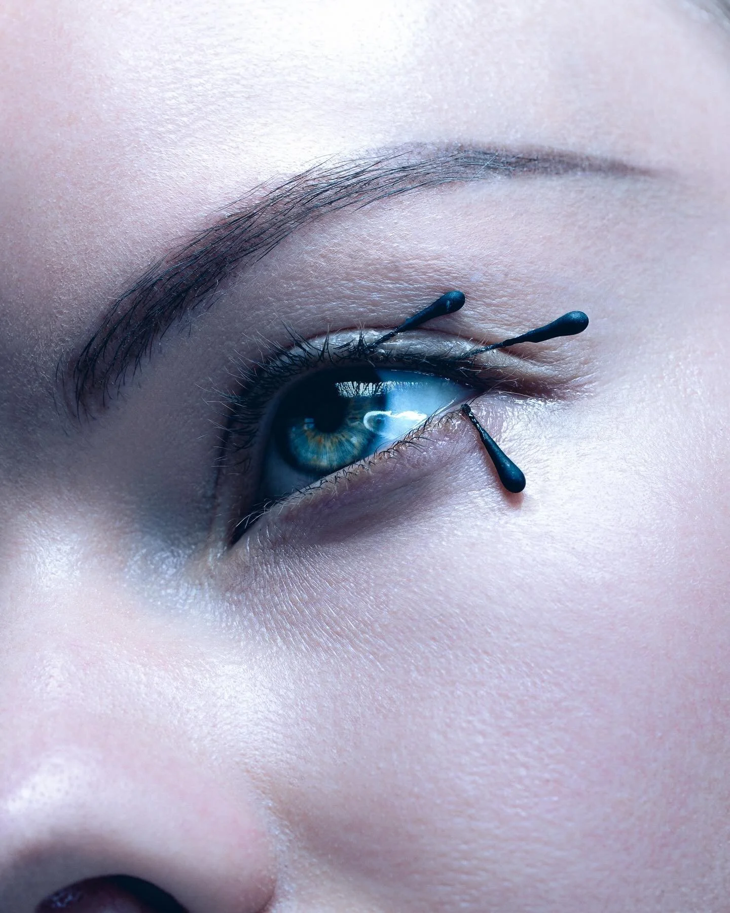 ALIEN EYES 🛸🛸

photography and creative direction by me @kimdehoop MUA @romeestapel styling by @ginavanos_atelier model @roosroelofs with @itsme.management assisted and socials by @puckbrussel