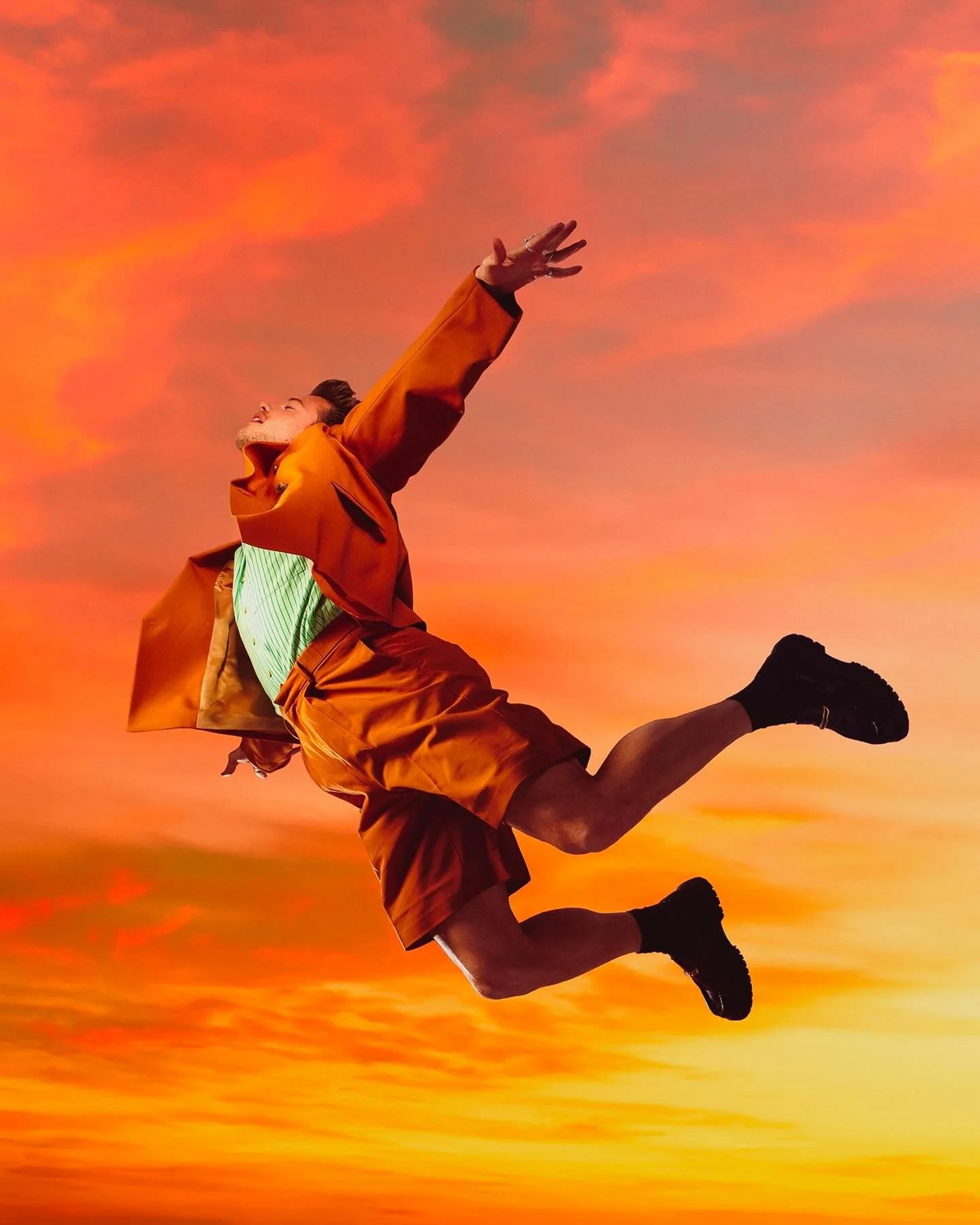 flying into the new year like.. 🌟
(new year's resolution: post more) 

star @itspaulmorris CD + photography @kimdehoop styling @calista.honing MUA  @novakramer thank you @esmaysmidt @mereldezwartx @cloud9music !