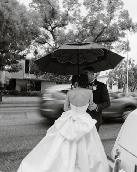 Even when the world is moving fast&hellip; choose each other.
Traffic rushing. Noise everywhere. Life happening at full speed.
And there they are &mdash; still. Under one umbrella. Choosing presence over chaos.
House music taught me something about l