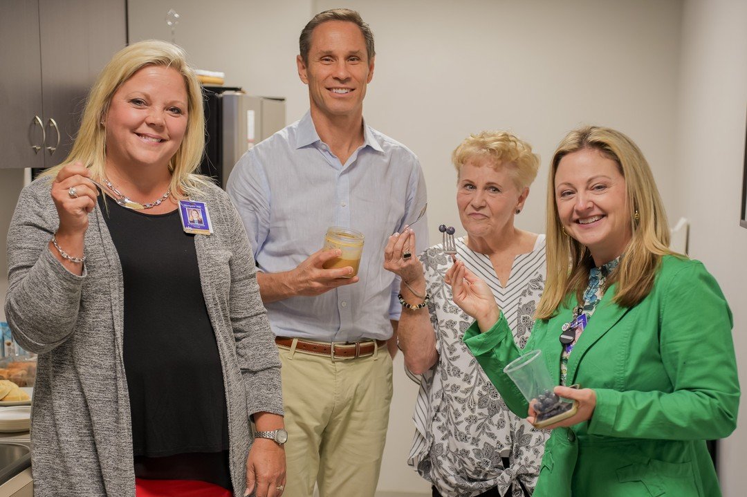 Sharing my homemade peanut butter with @MesquiteISDTx friends: educator Diane Nix; Principal Dr. @ShawnaDelamar; and Assistant Superintendent Dr. @LFeinglas. #TXLege #SD16