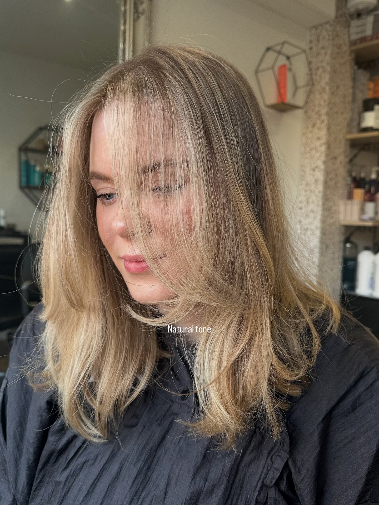 Soft blonde.
Nothing forced.

Finished with a low-contrast blend for a natural grow-out.

@lks.salon