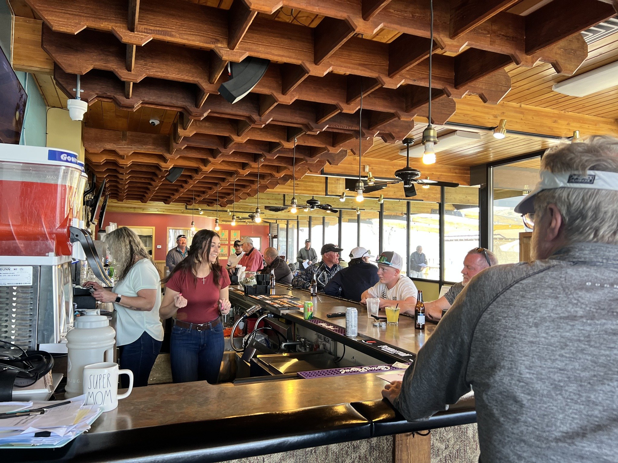 Where friends gather and glasses clink. Welcome to the bar at The Klub Ruby View. 🥂

#rubyviewgolfcourse #klubrubyview #elkonv #klubvibes