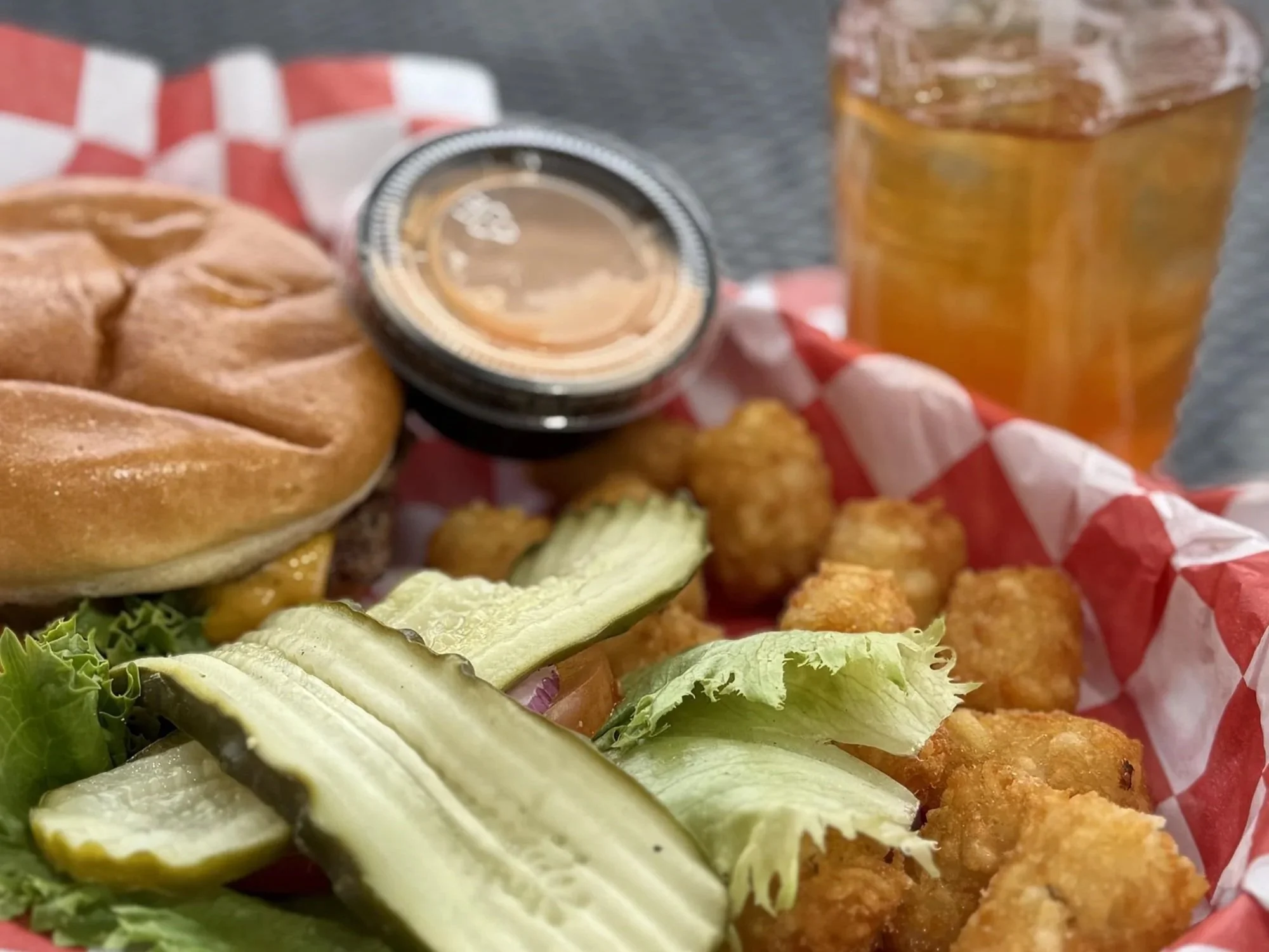 Klub+Ruby+View+burger+with+iced+tea+in+Elko+Nevada+%281%29-min.jpg
