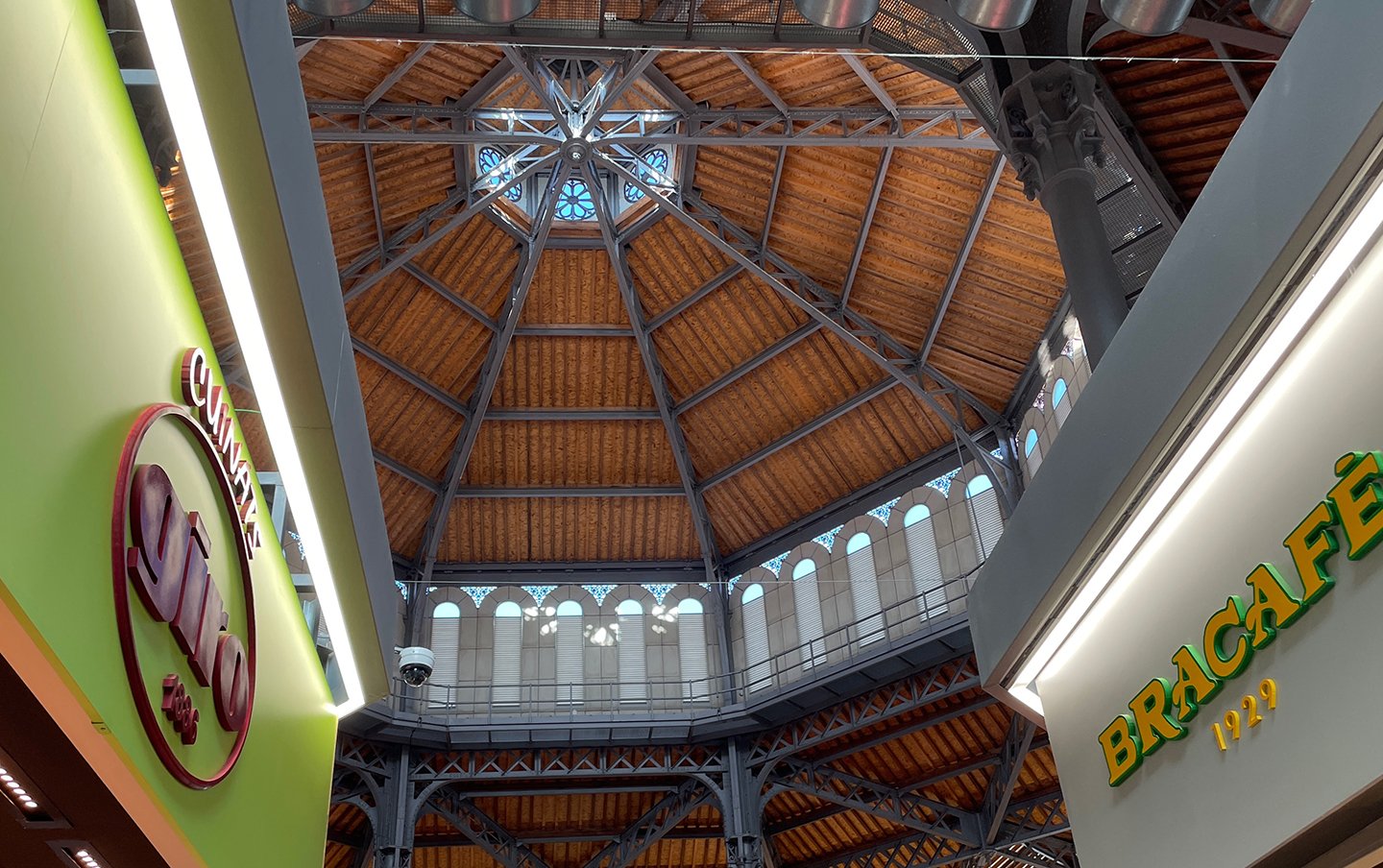 Zoomed in on the ceiling
