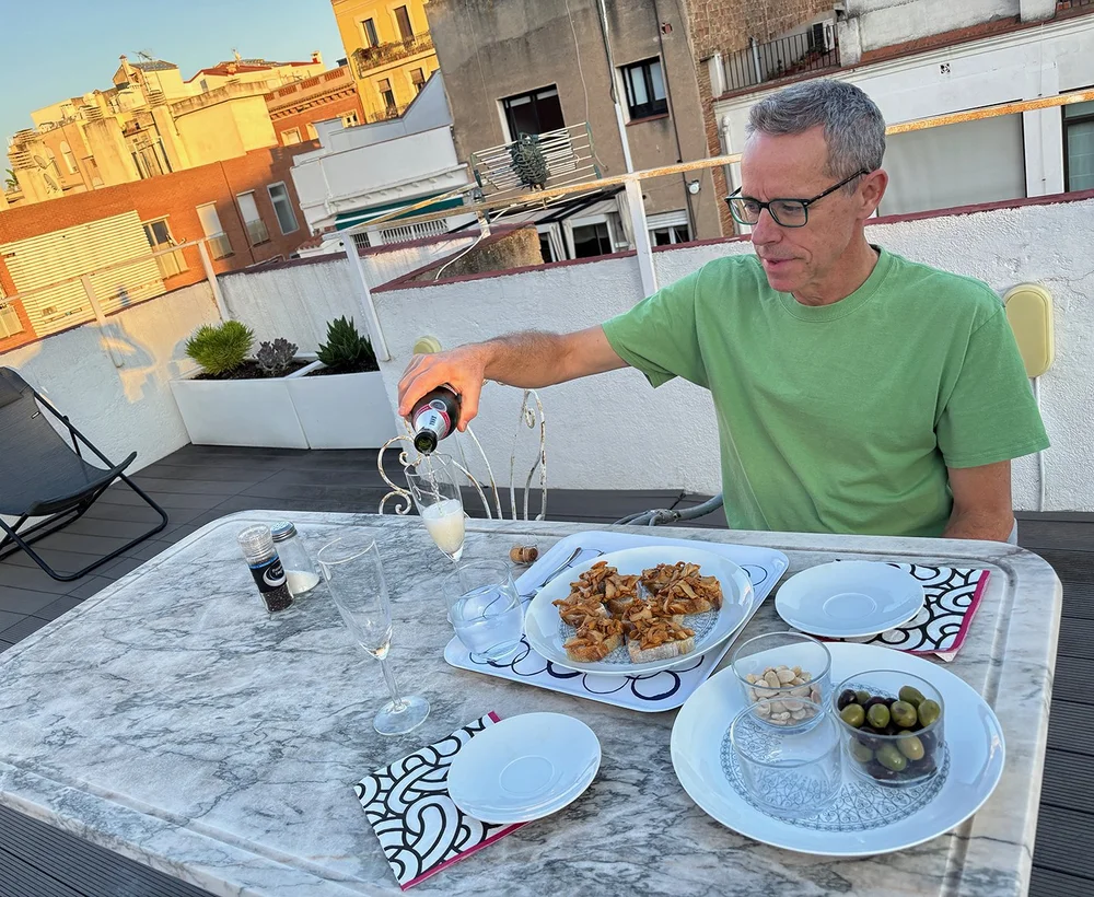 Pouring celebratory cava and chanterelle pincho.