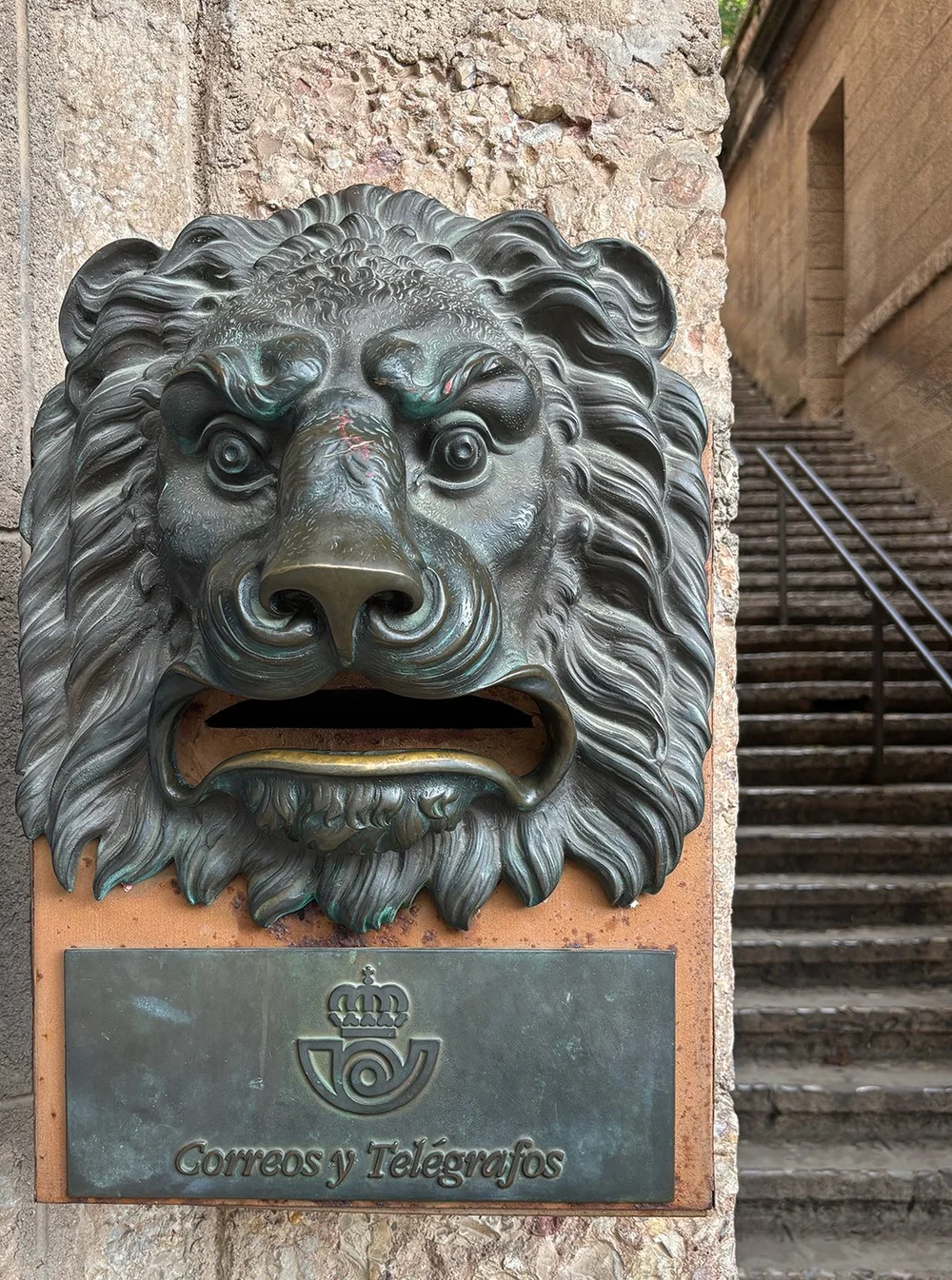 Traditional bronze lion to put your mail into!