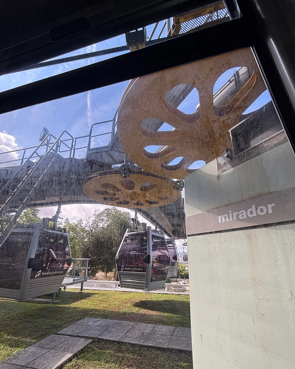 Coming down, we got off mid-way to see a diferent view.