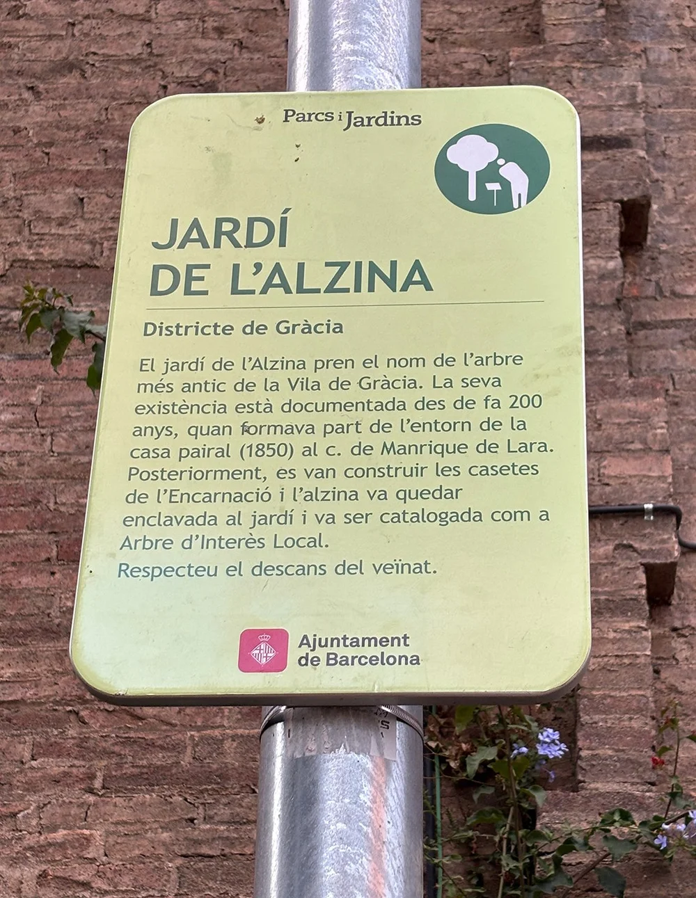 In Catalan, but describing the garden.