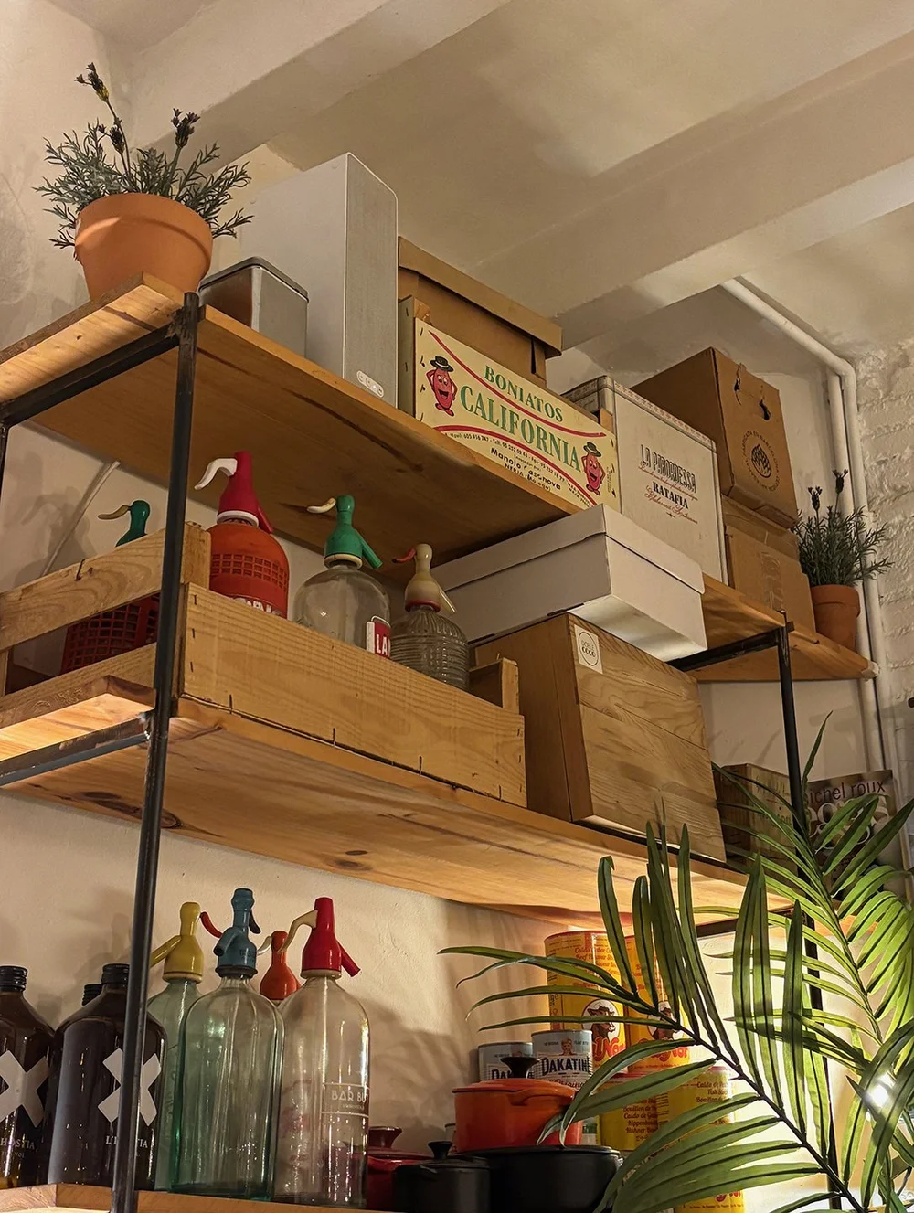 Nicely decorated, cozy dining space.