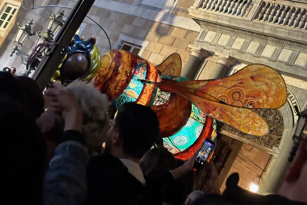 Bees are the symbol of Manchester