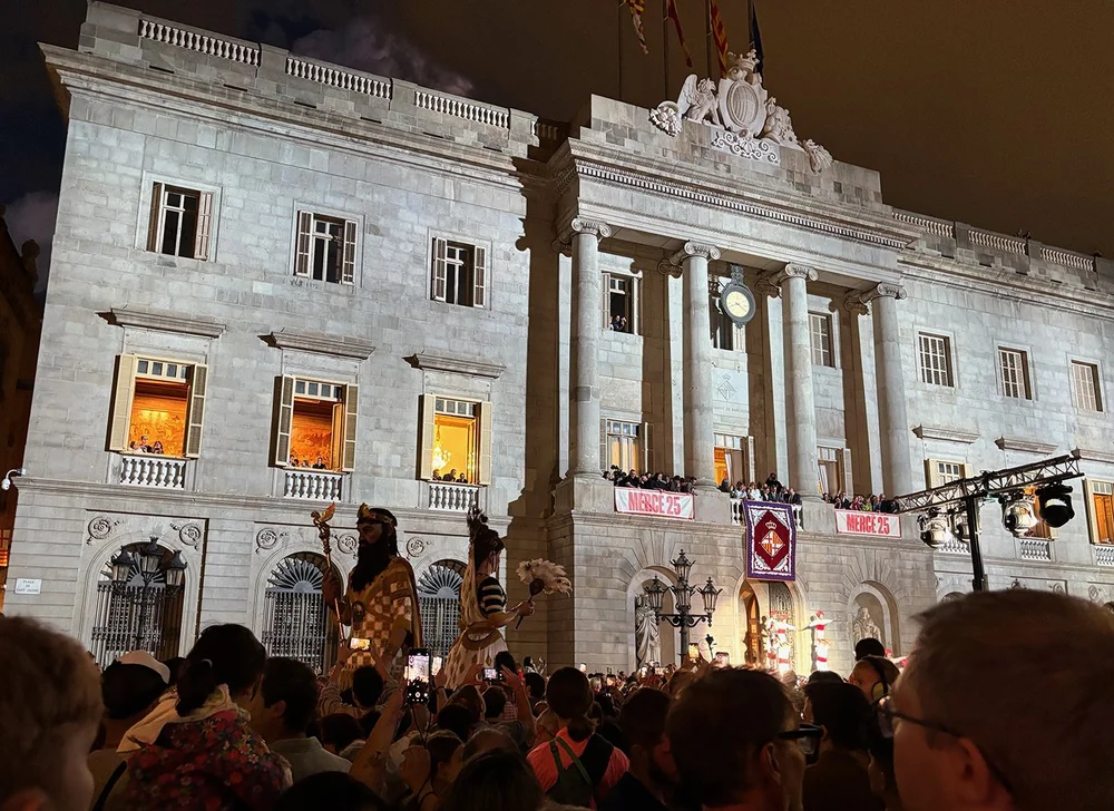 Plaça San Jaume, the city hall with dignitaries 