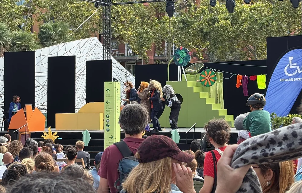 A funny costumed performance  for kids—of all ages!