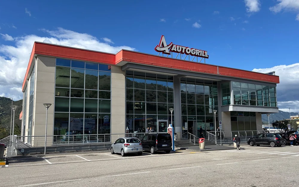 A big, lovely roadside stop, as only Italians do…