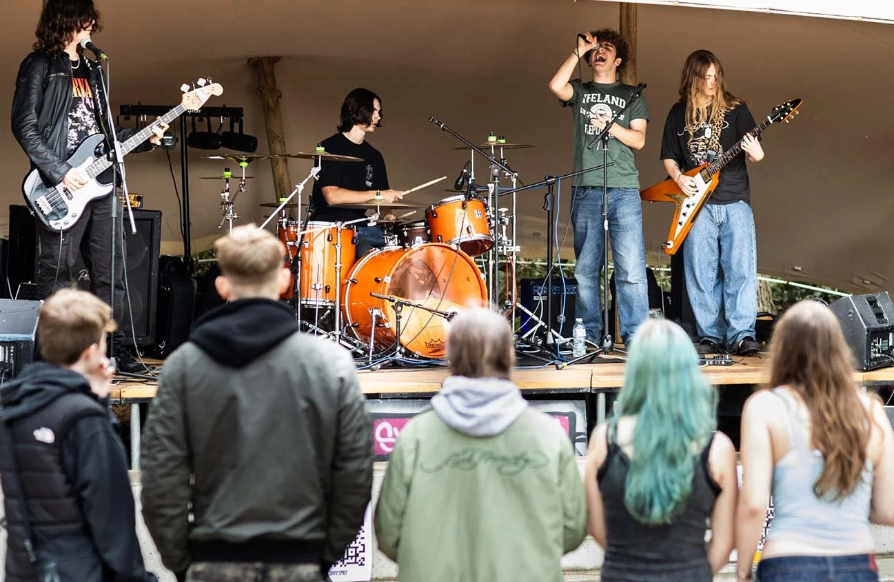 GALLERY LOWDWON 01_0003_243A8749 band.jpg