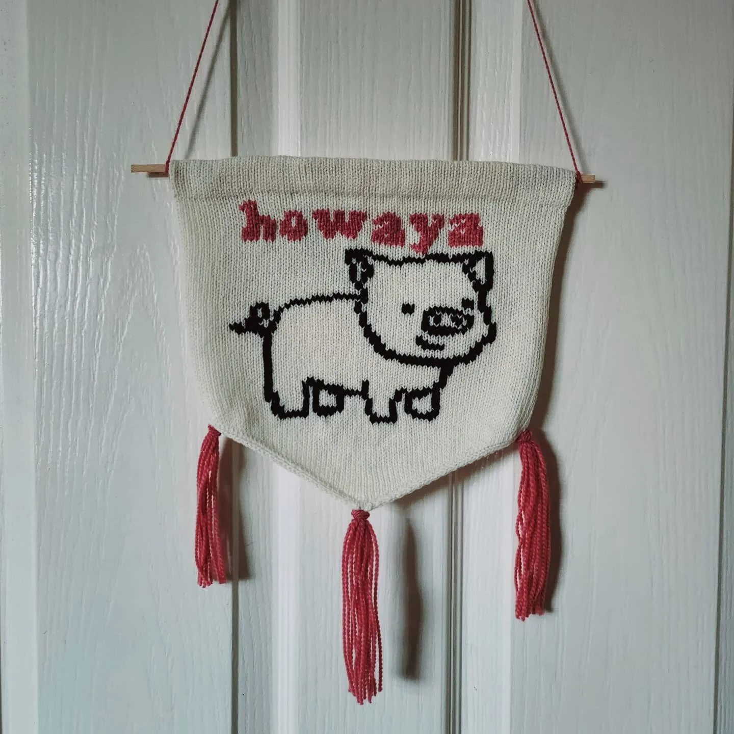 🪡🐷 This is the fourth and final sampler that you can make at tonight's Darning Class @changeclothesdublin 🐖🪡
&bull;
For some reason, I gave this pig a thick aul lad Dublin accent but it feels right! You however can choose whatever text you like!
