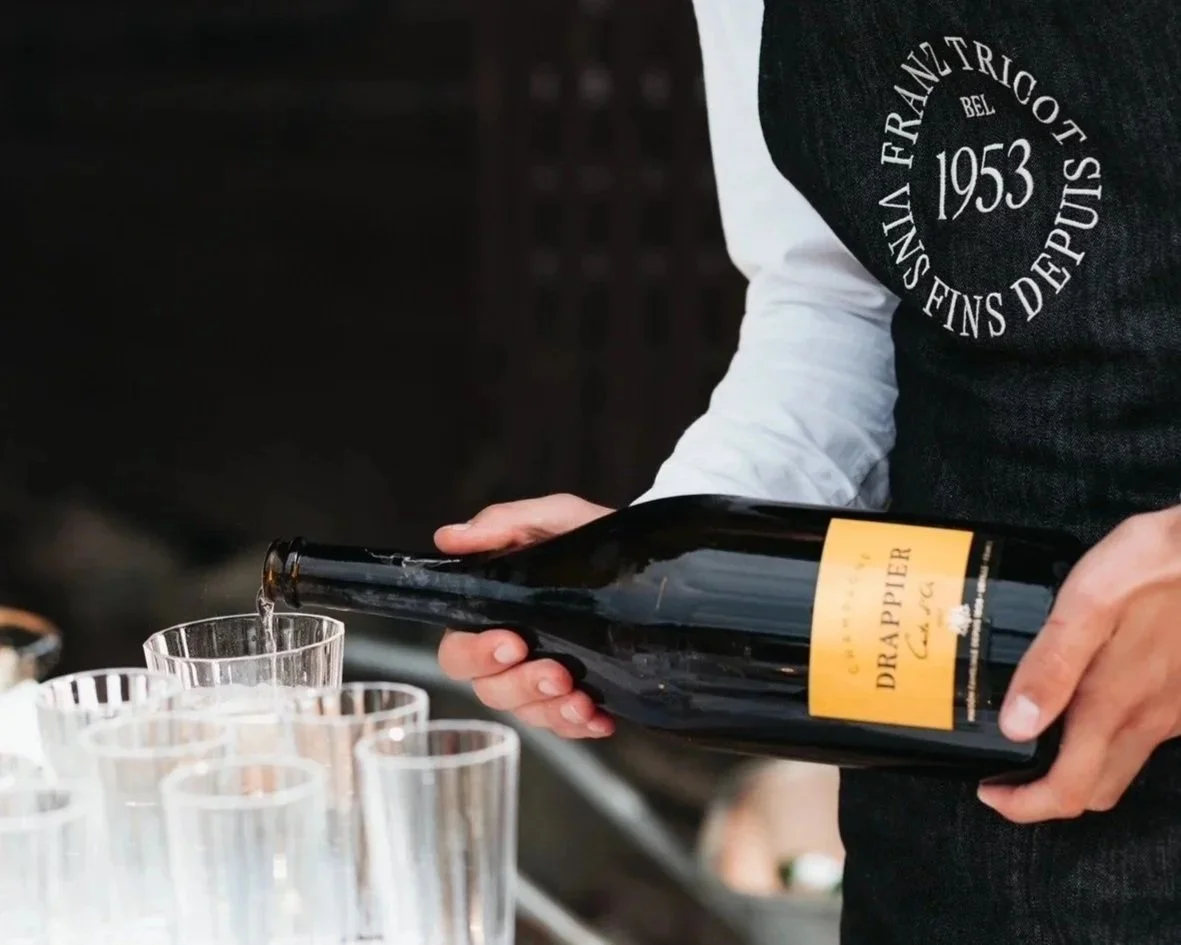 Événement privé ou professionnel, Maison Tricot vous accompagne pour créer un moment aussi élégant que convivial 
Mariage, anniversaire, garden party ou événement d’entreprise : nous imaginons avec vous une sélection de vins, bulles et spiritueux