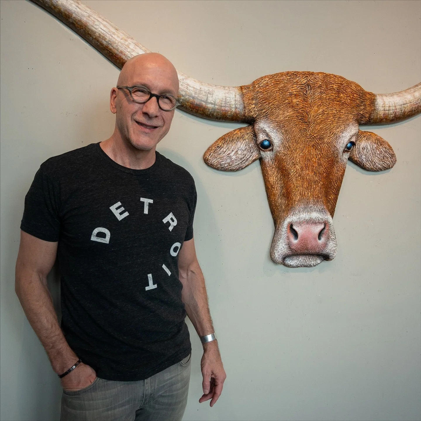 Texas Longhorn
96 x 36 x 3
Mixed Media
Recent commission for a residence in Preston Hollow
📸 @kimberley_kanode 
#art #sculpture #painting #texas #longhorn #texaslonghorns #burntorange #horns #artist #artistsoninstagram #cattle #metallic #interior